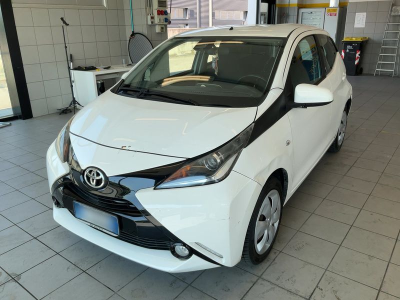 Toyota Aygo 1.0 — 1/8