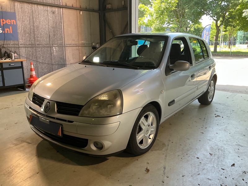 Renault Clio 1.4 — 1/8