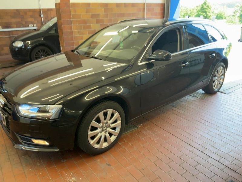 Audi A4 2.0 TDI — фото 1