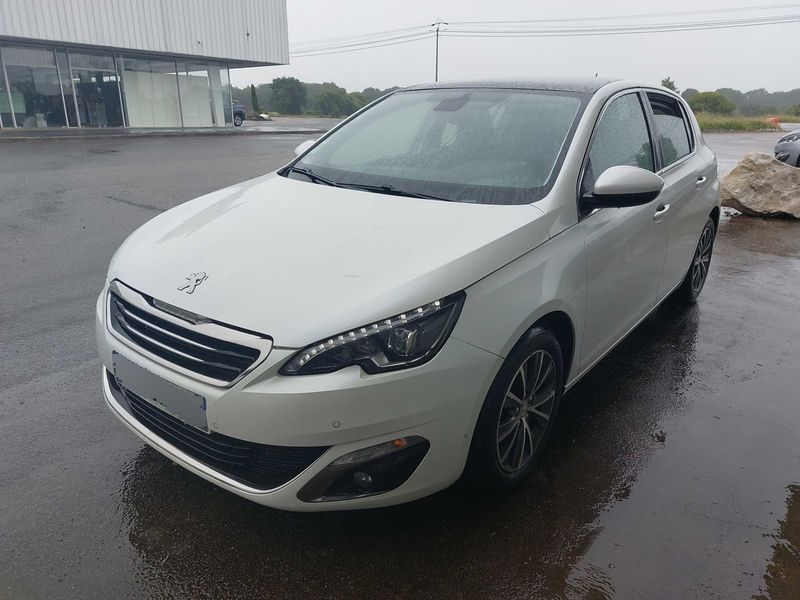 Peugeot 308 1.2 e-THP — фото 1