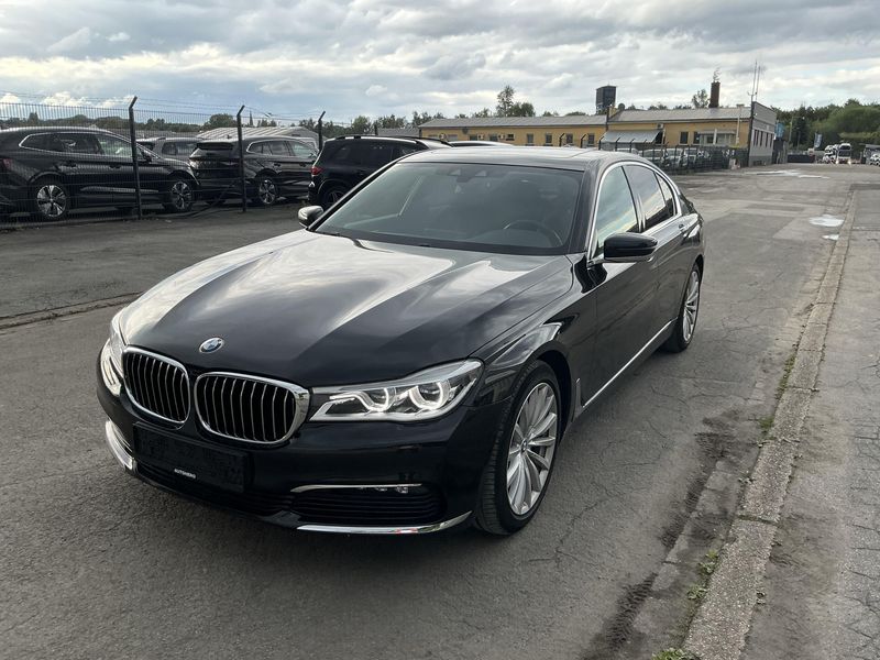 BMW 7er 740i — 1/8