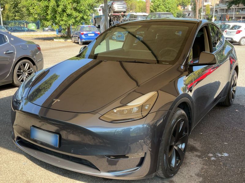 Tesla Model Y Max Range Dual AWD — 1/8