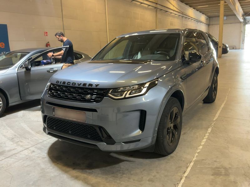 Land Rover Discovery Sport P300e Hybrid — 1/8