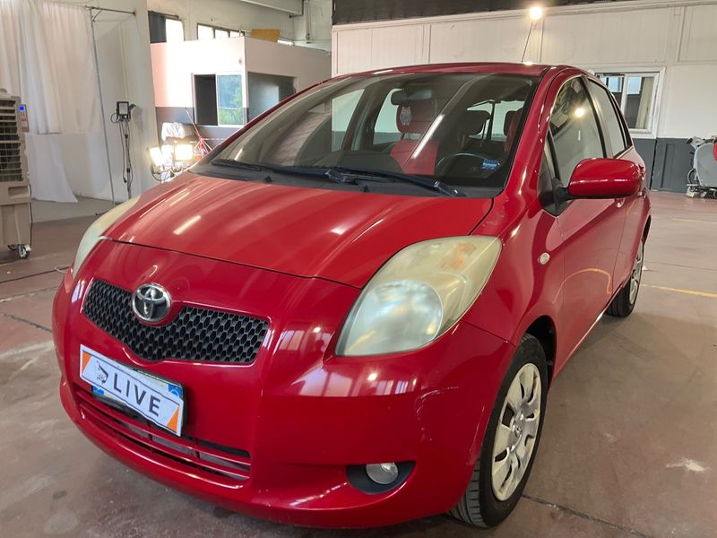 Toyota Yaris 1.0 VVT-i — 1/8
