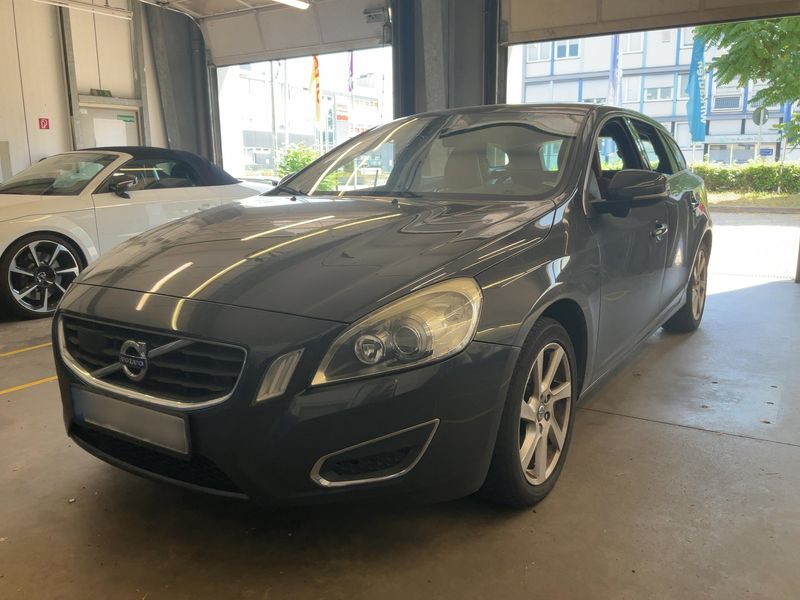 Volvo V60 1.6 T4 — 1/8