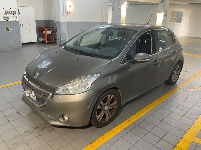 Peugeot 208 1.2 VTi — 1/8