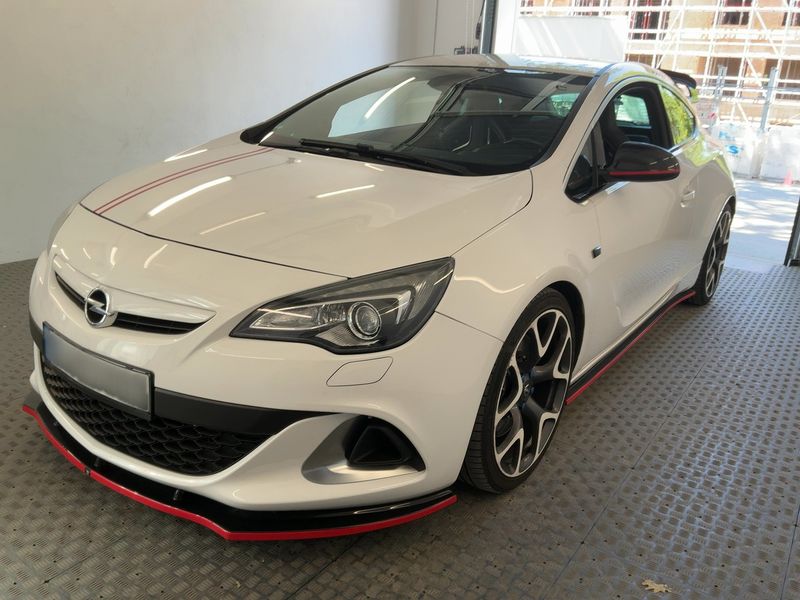 Opel Astra GTC 2.0 Turbo — 1/8