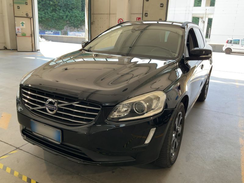 Volvo XC60 2.4 D4 — 1/8