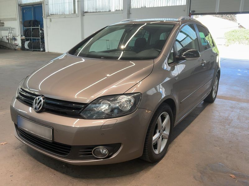 Volkswagen Golf VI Plus 2.0 TDI — 1/8