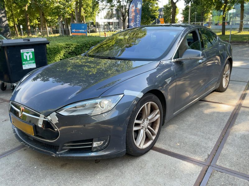 Tesla Model S P85D — 1/8