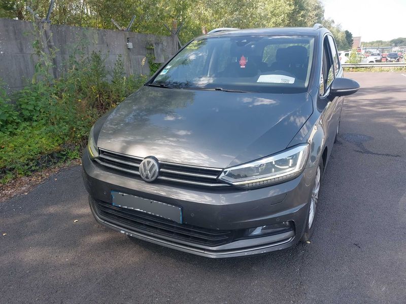 Volkswagen Touran 2.0 TDI — фото 1