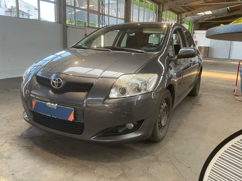 Toyota Auris 1.4 — 1/8