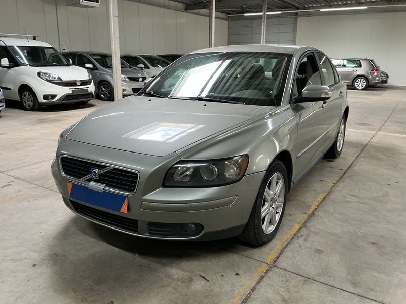 Volvo S40 2.0 D — 1/8