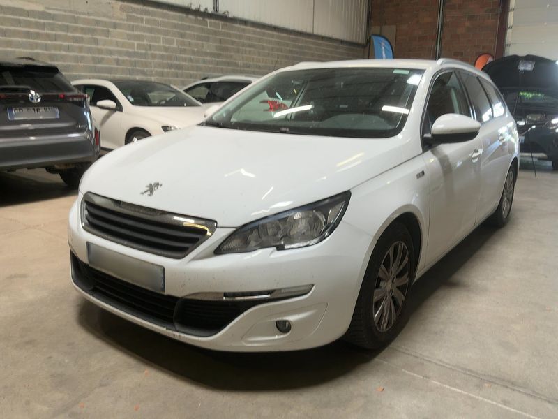 Peugeot 308 1.2 e-THP — 1/8