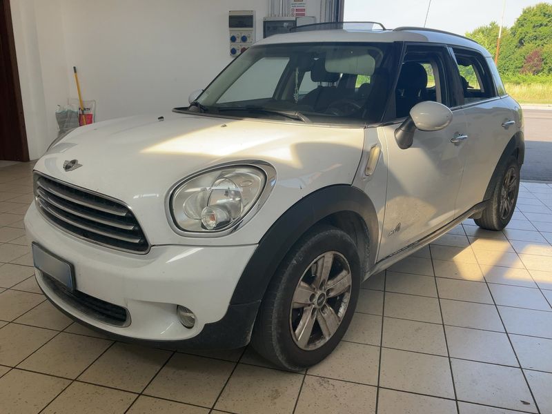 MINI Countryman Cooper D — 1/8