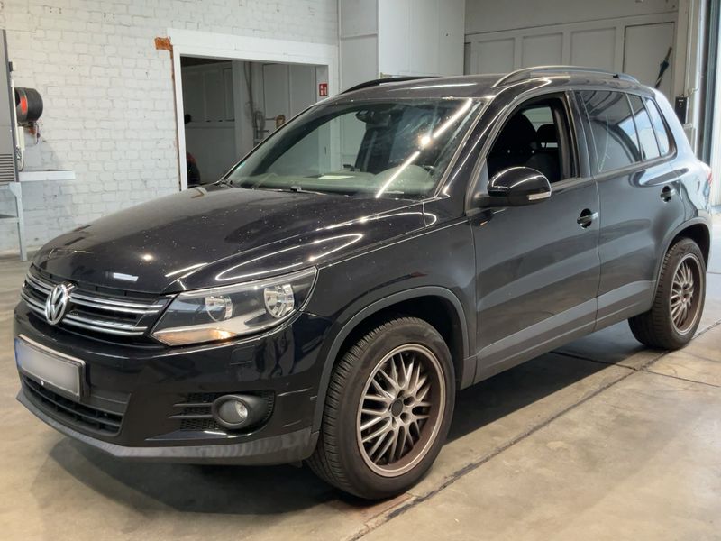 Volkswagen Tiguan 2.0 TSI — 1/8