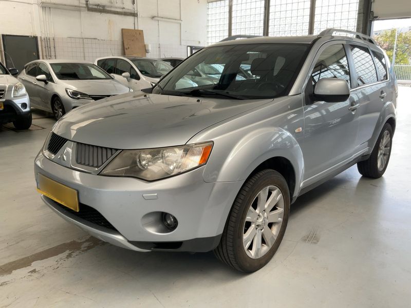 Mitsubishi Outlander 2.4 MIVEC — 1/8
