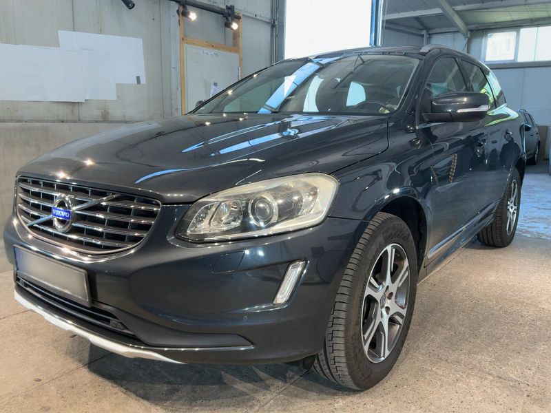 Volvo XC60 2.0 D4 — 1/8