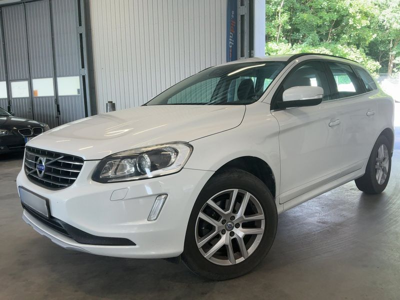 Volvo XC60 2.4 D4 — 1/8