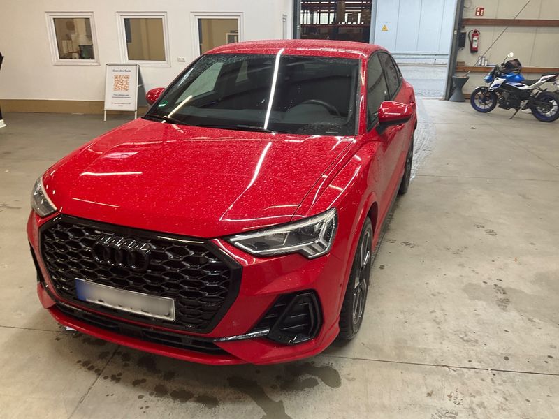 Audi Q3 Sportback 45 TFSIe — 1/8
