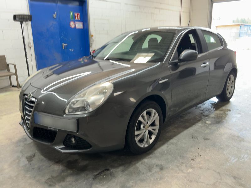Alfa Romeo Giulietta 1.4 Turbo — 1/8