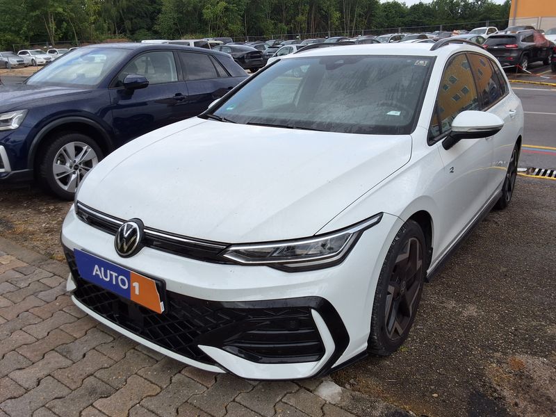 Volkswagen Golf VIII 1.5 TSI — 1/8