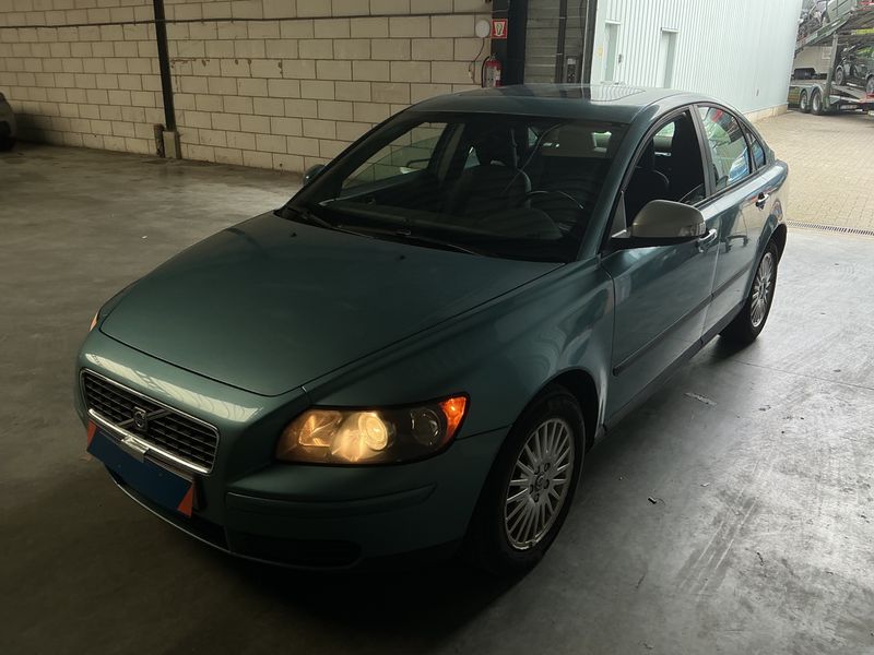 Volvo S40 2.0 D — фото 1