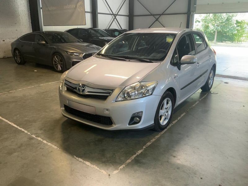 Toyota Auris 1.8 Hybrid — 1/8