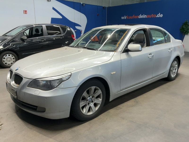 BMW 5er 523i — 1/8