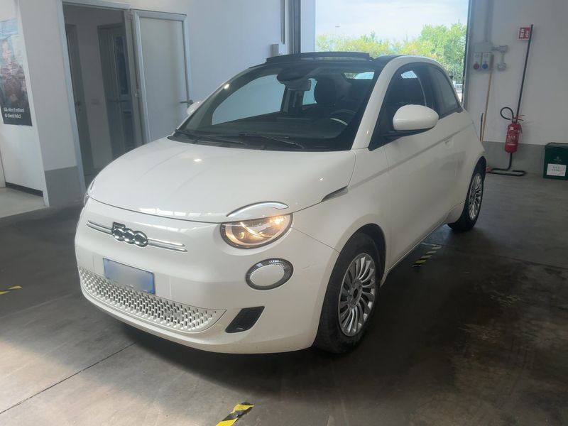 Fiat 500e Cabrio electric drive 87 kW — фото 1