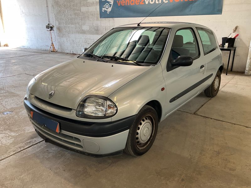 Renault Clio 1.9 Diesel — фото 1