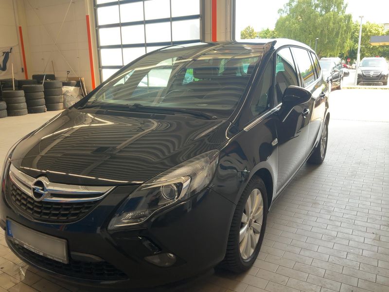 Opel Zafira Tourer 1.4 Turbo — фото 1