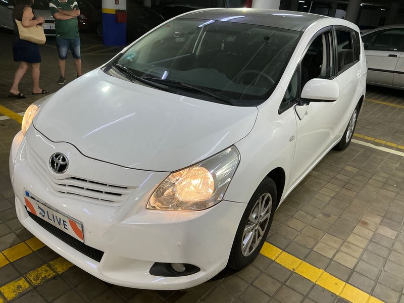 Toyota Verso 1.6 — 1/8