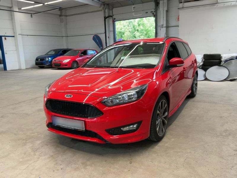 Ford Focus 1.0 EcoBoost — фото 1