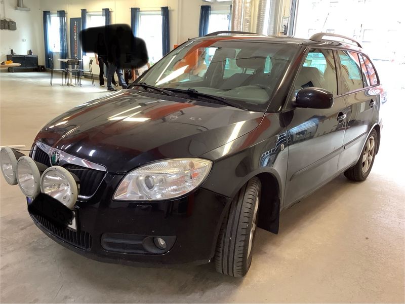 Skoda Fabia 1.6 — 1/8