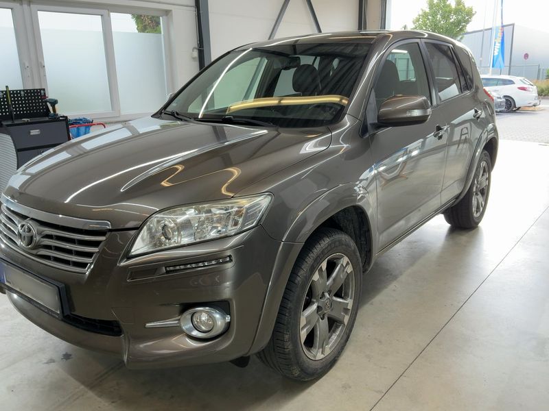 Toyota RAV 4 2.2 D-CAT — 1/8