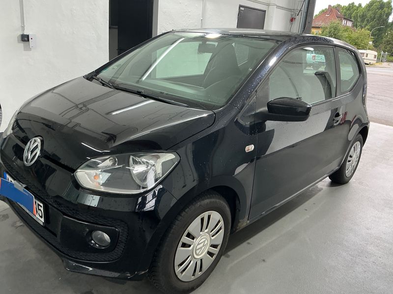 Volkswagen up! 1.0 — фото 1