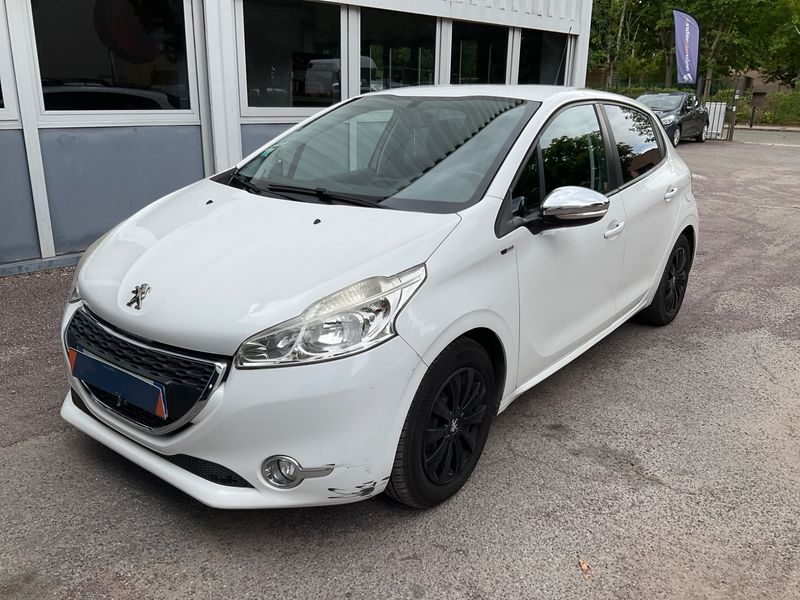 Peugeot 208 1.6 HDi — 1/8