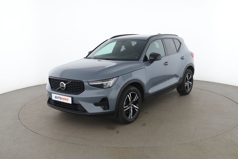 Volvo XC40 2.0 B4 Mild-Hybrid — фото 1