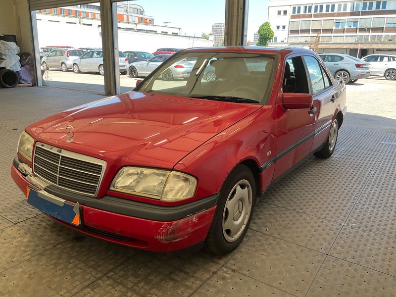 Mercedes-Benz C-Klasse C 180 — 1/8