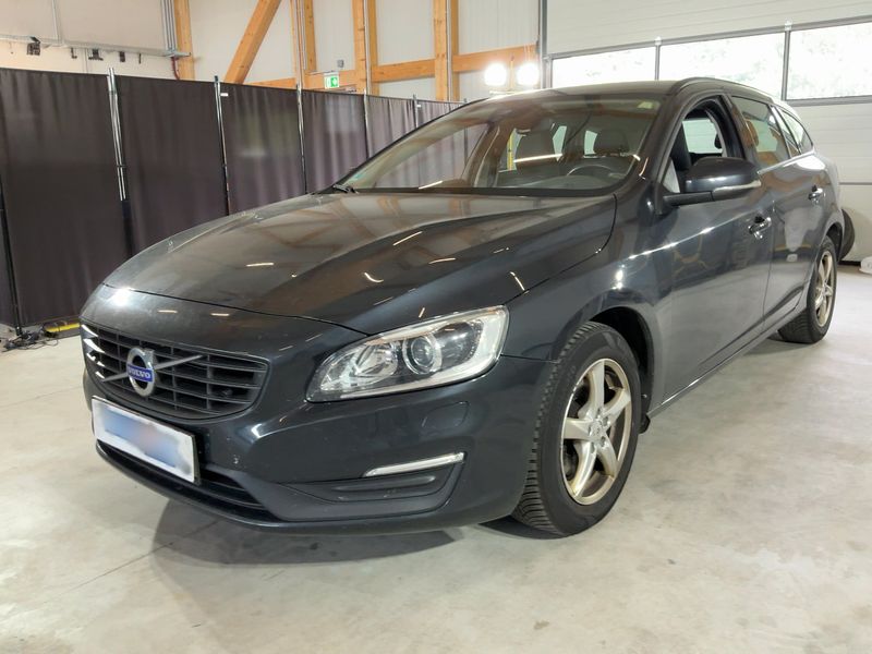 Volvo V60 2.0 D2 — 1/8