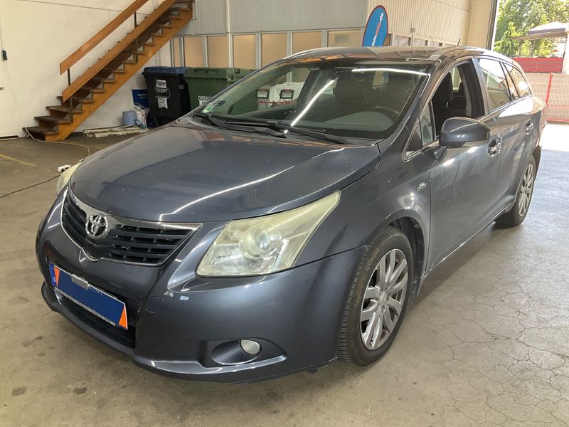 Toyota Avensis 2.2 D-4D — 1/8