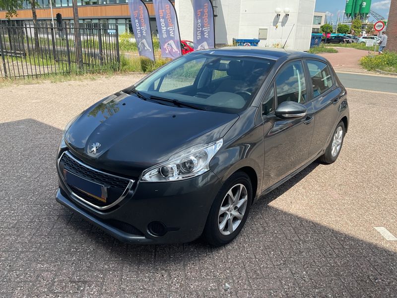 Peugeot 208 1.2 VTi — фото 1