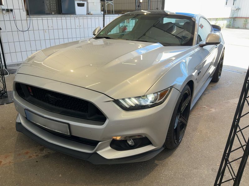 Ford Mustang 5.0 Ti-VCT V8 — 1/8