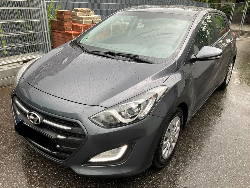 Hyundai i30 1.4 — 1/8