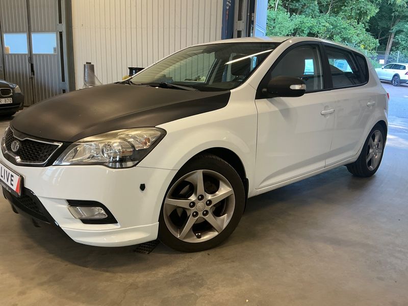 Kia cee'd 1.6 CRDi — 1/8