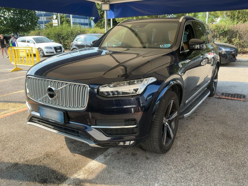Volvo XC90 2.0 D5 — 1/8