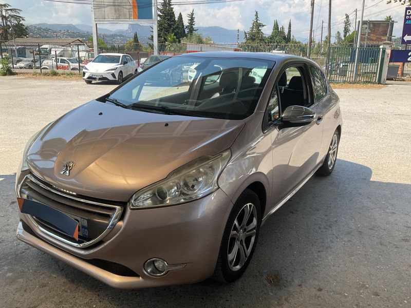 Peugeot 208 1.2 VTi — 1/8