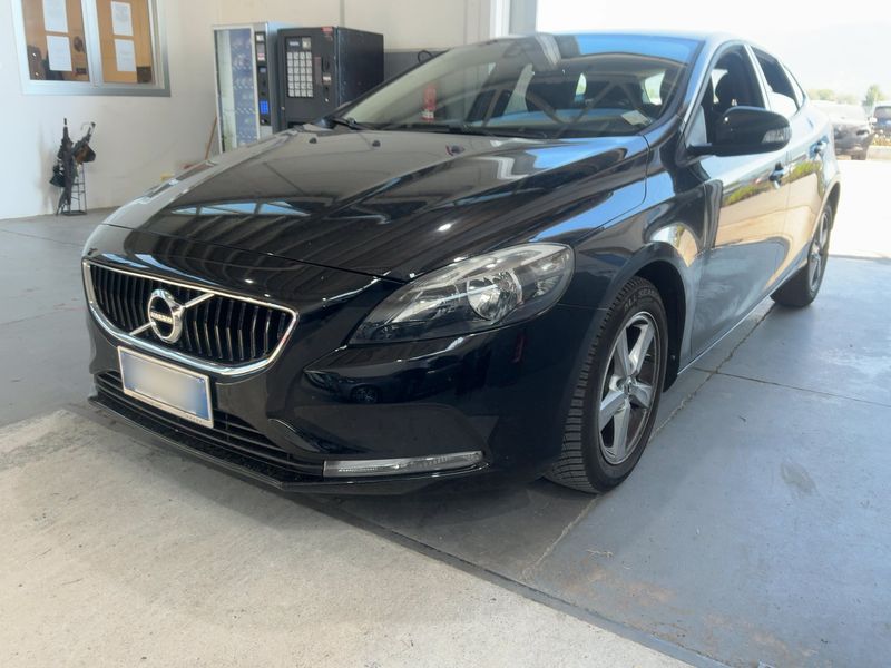 Volvo V40 2.0 D2 — 1/8