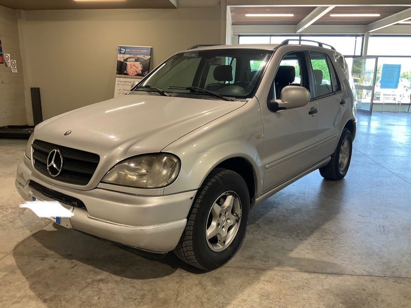 Mercedes-Benz M-Klasse ML 270 CDI — фото 1